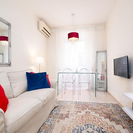 Nadiona Suites Red & Cream コルフ島 エクステリア 写真