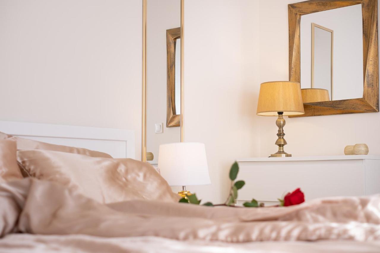 Nadiona Suites Red & Cream コルフ島 エクステリア 写真