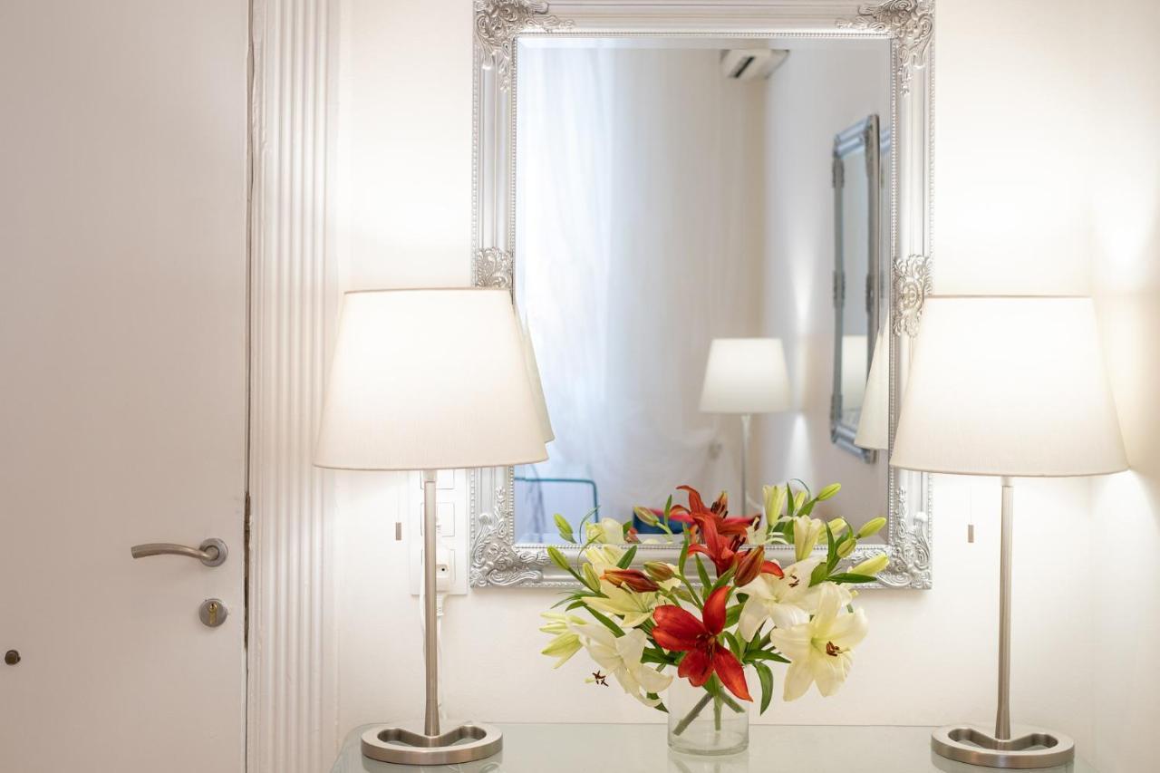 Nadiona Suites Red & Cream コルフ島 エクステリア 写真