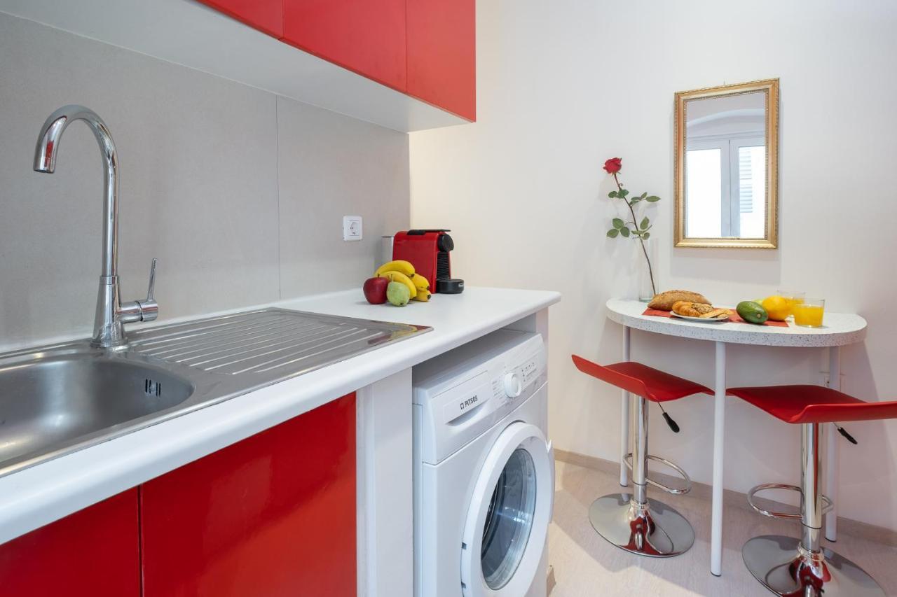 Nadiona Suites Red & Cream コルフ島 エクステリア 写真