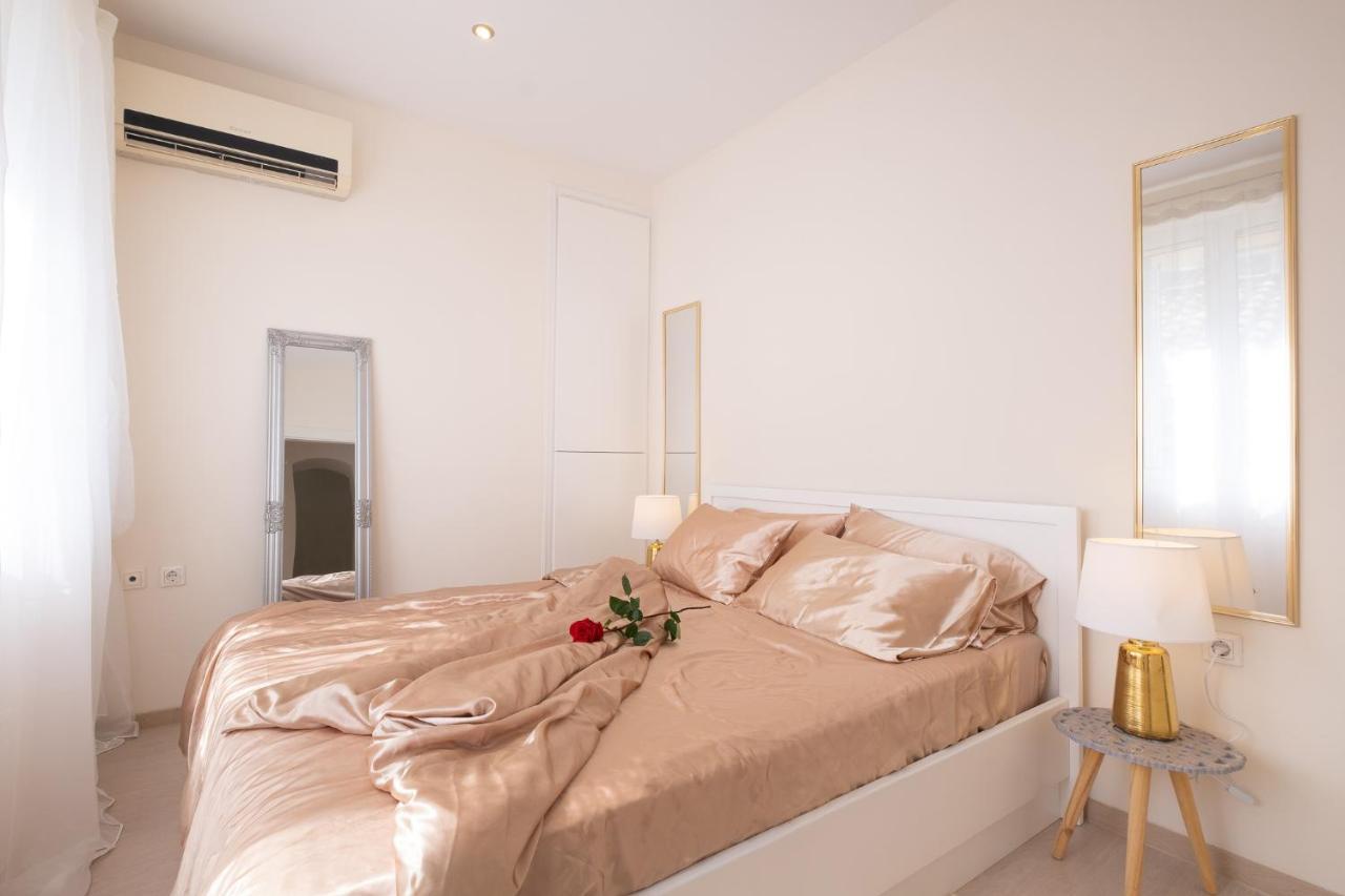 Nadiona Suites Red & Cream コルフ島 エクステリア 写真