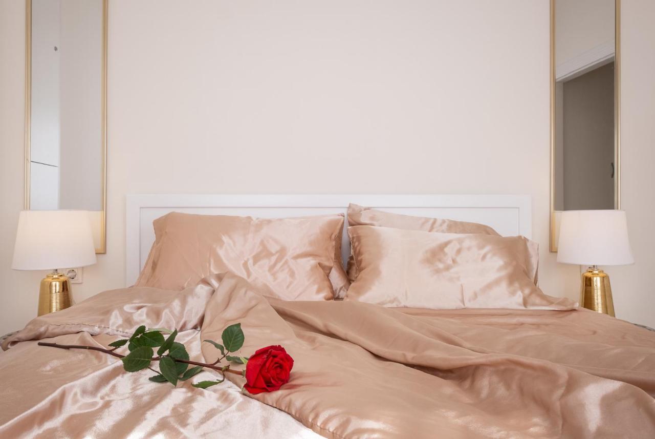 Nadiona Suites Red & Cream コルフ島 エクステリア 写真