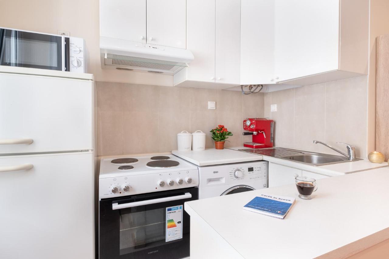 Nadiona Suites Red & Cream コルフ島 エクステリア 写真