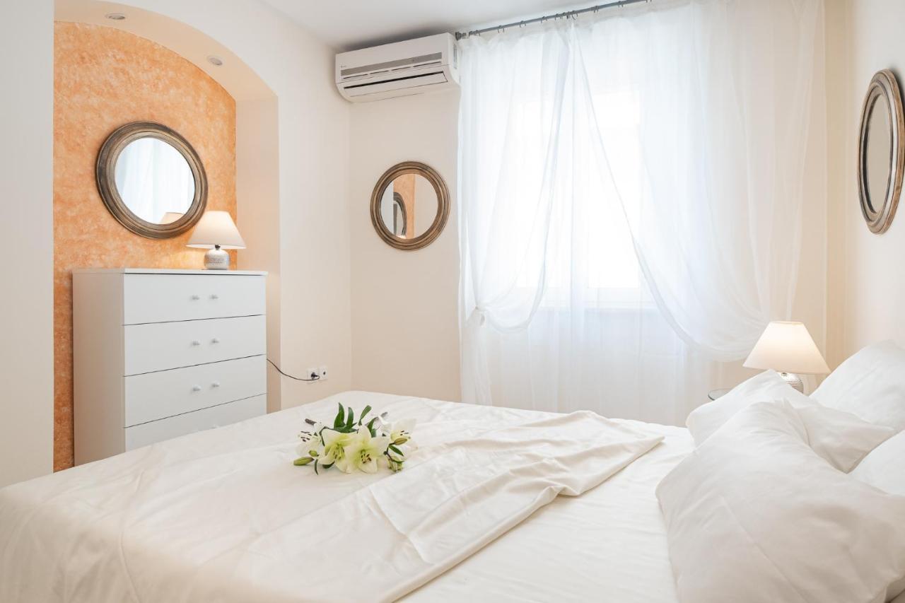 Nadiona Suites Red & Cream コルフ島 エクステリア 写真