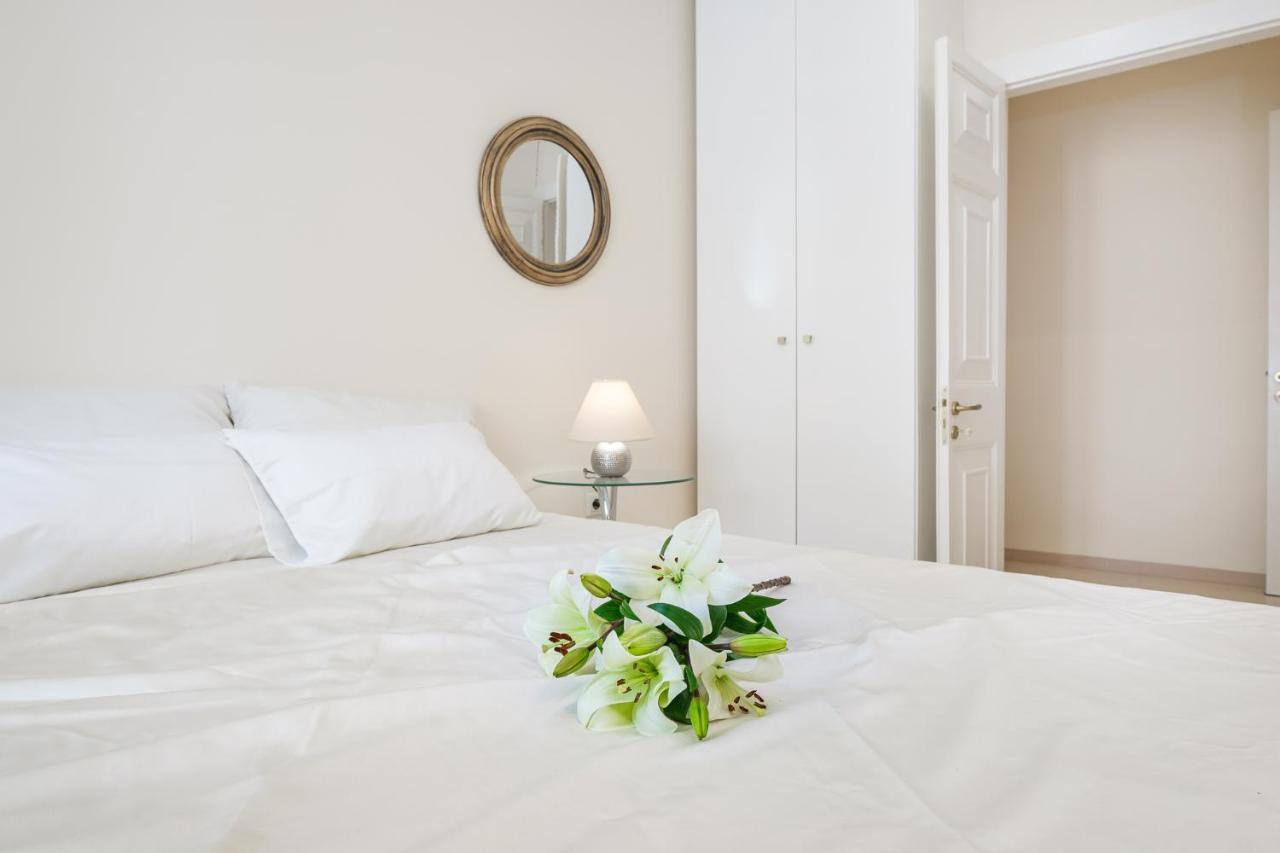 Nadiona Suites Red & Cream コルフ島 エクステリア 写真