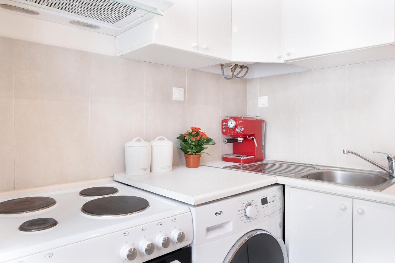 Nadiona Suites Red & Cream コルフ島 エクステリア 写真