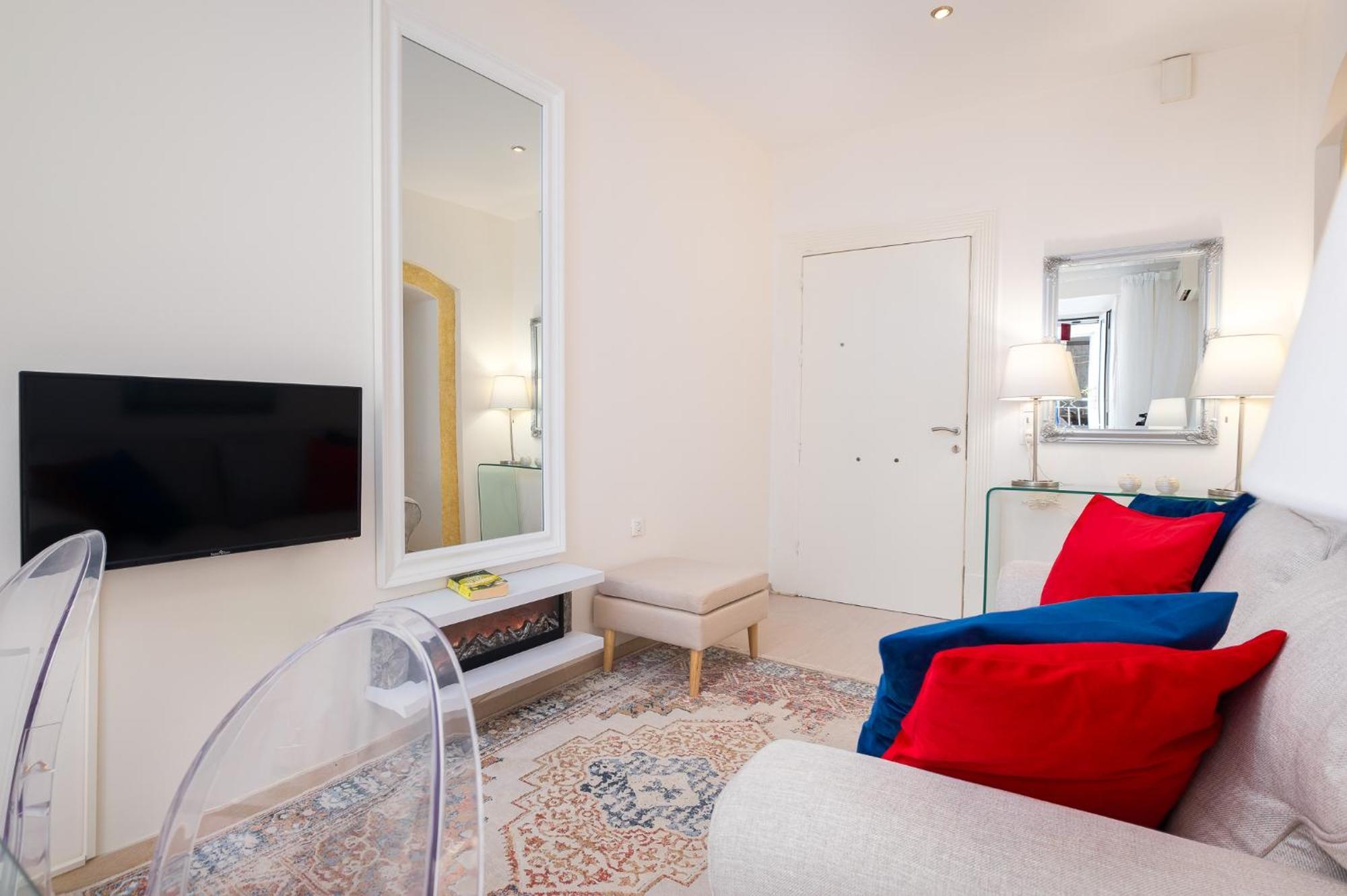 Nadiona Suites Red & Cream コルフ島 エクステリア 写真