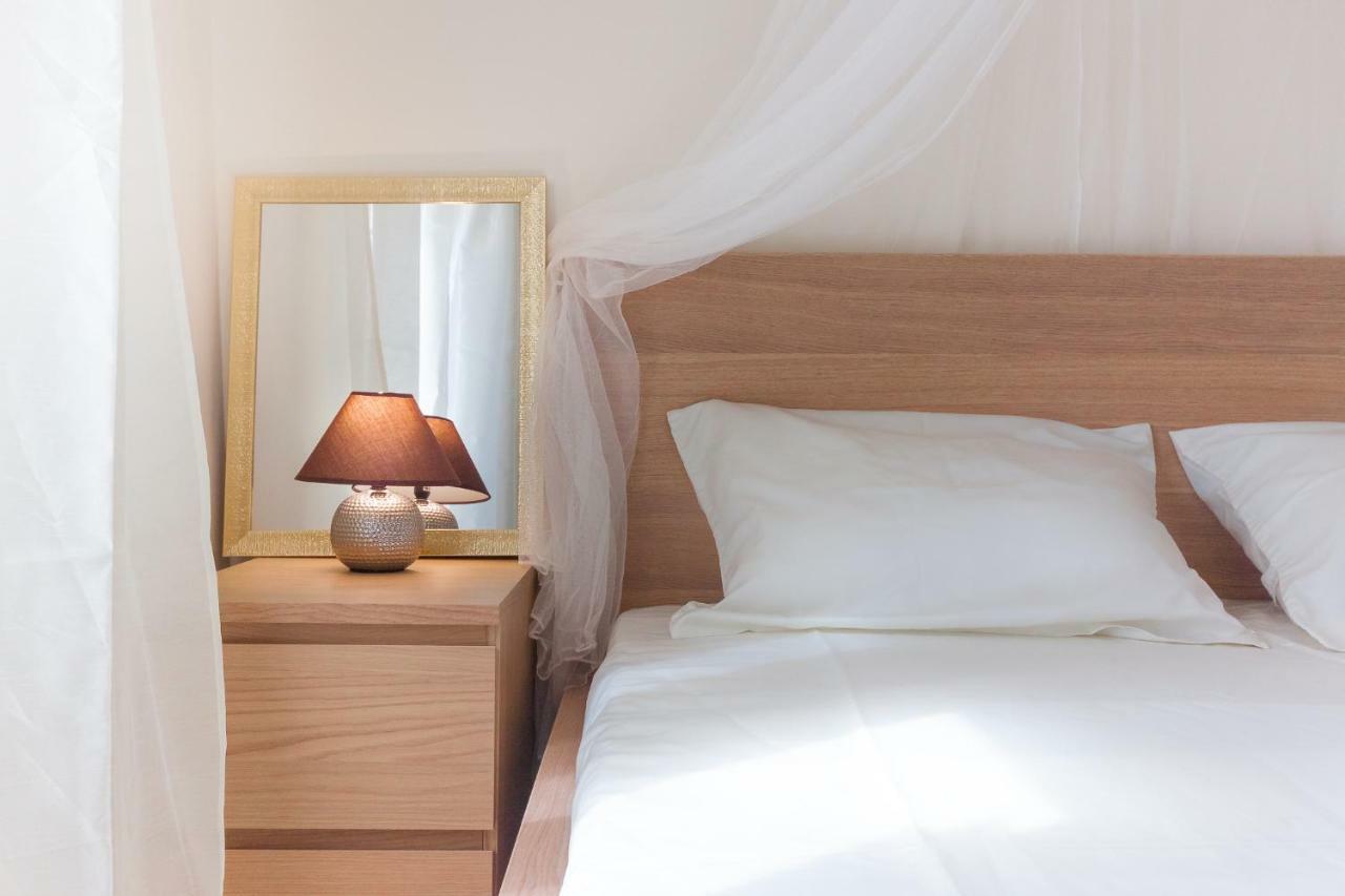 Nadiona Suites Red & Cream コルフ島 エクステリア 写真