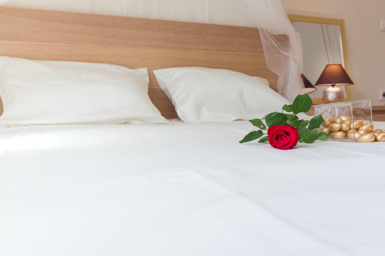 Nadiona Suites Red & Cream コルフ島 エクステリア 写真